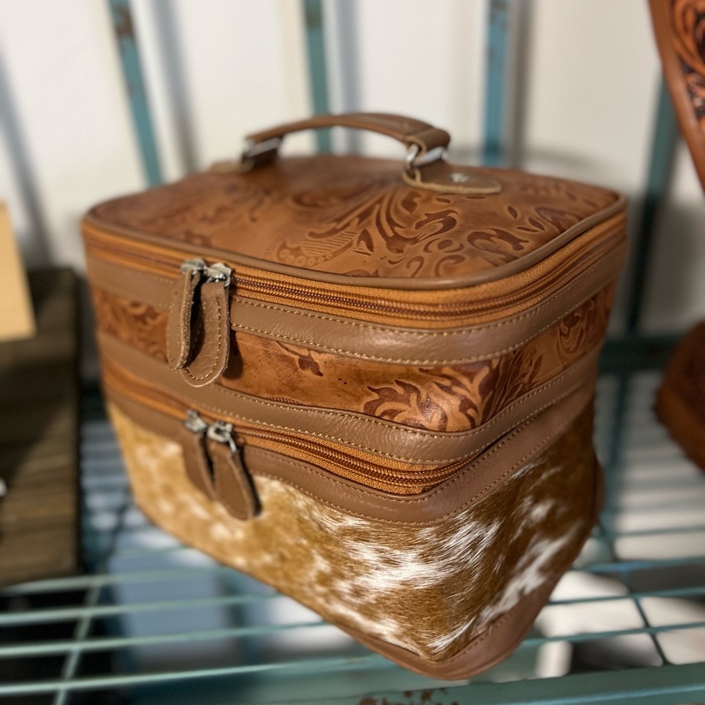 Leather Cowhide Makeup Bag – Tan Embossed Travel Cosmetic Dopp Kit – NWT - Picture 5 of 13